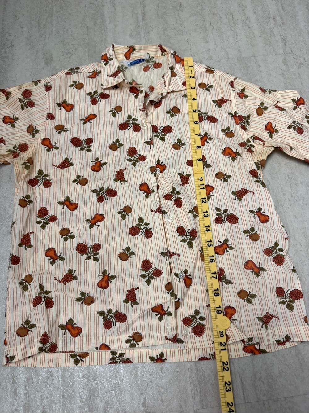 Vintage 90's shirt pears apples and grapes short sleeve button up shirt - Picture 6 of 10